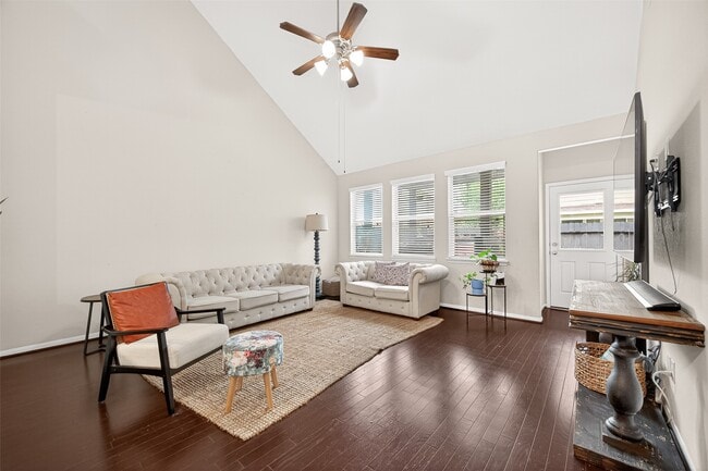 Building Photo - 6503 Wilshire Fern