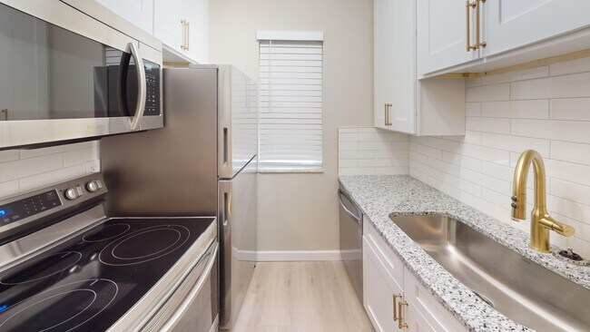 Fully-Renovated - The Courtyard of Oakley