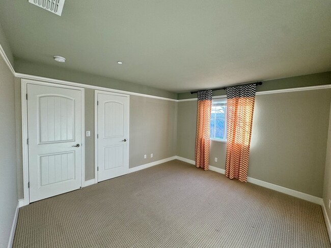 Building Photo - Beautiful Home in Lincoln! - 27 E Street