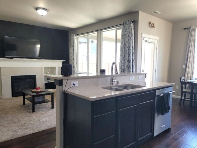 Building Photo - 3 Bedroom Home in Freestone at Bayside