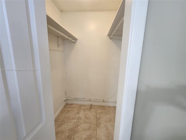 Building Photo - 1806 SW 97th Ave