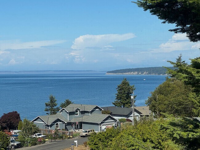 Building Photo - Stunning Home for Lease in Diamond Point