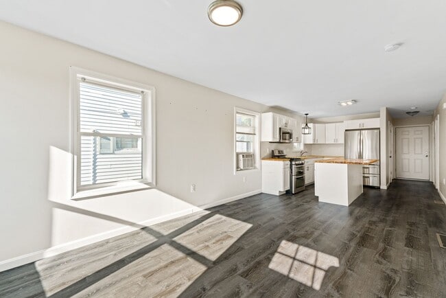 Building Photo - 3 1/2 Baltimore Street