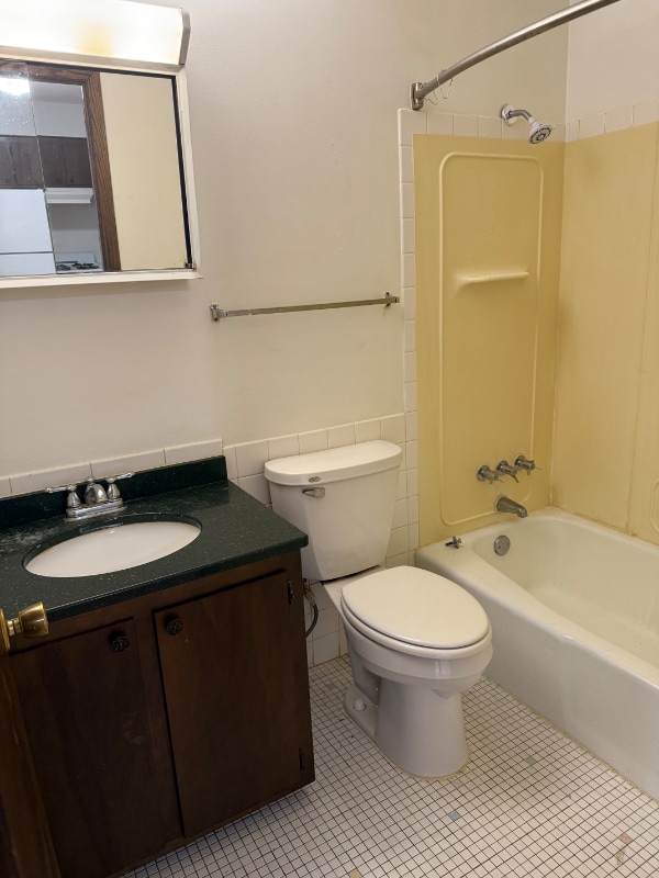 Building Photo - 515 Elm St