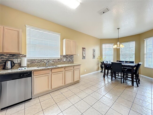 Building Photo - 520 Orista Dr