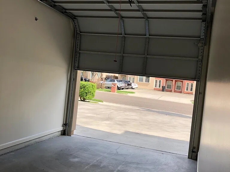 Building Photo - 3010 S L Ln