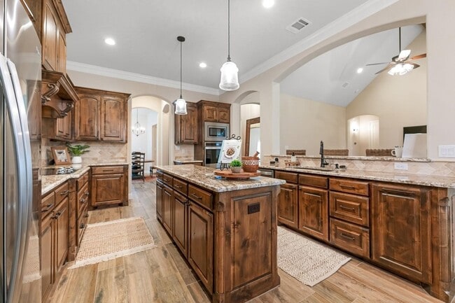 Building Photo - 1300 Highland Park Cir