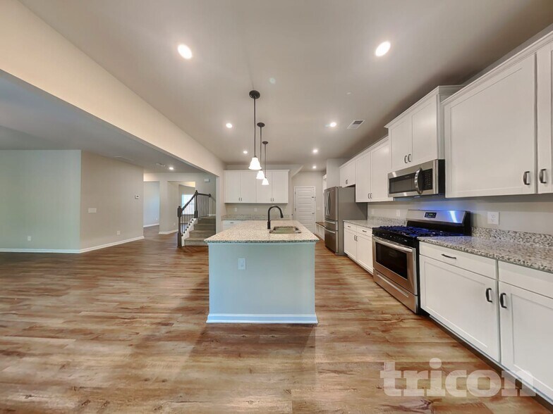 Building Photo - 212 Malbone St SW