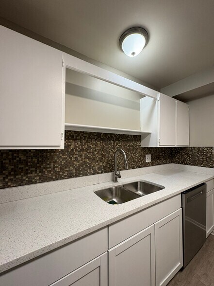 Building Photo - 1332 Geneva Dr