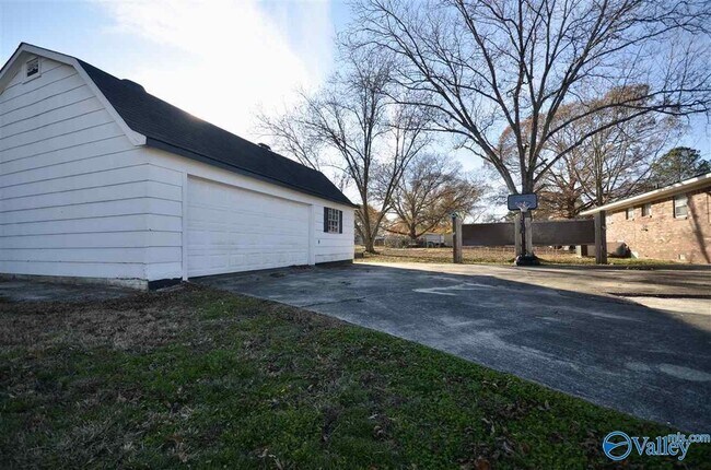 Building Photo - 804 Hodges St NW