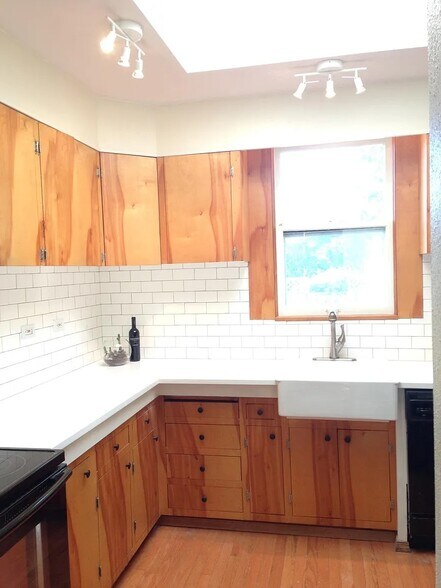 Building Photo - 5124 NE 35th Pl