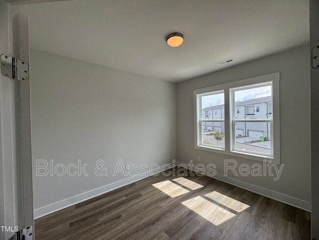 Building Photo - 2129 Treelight Wy