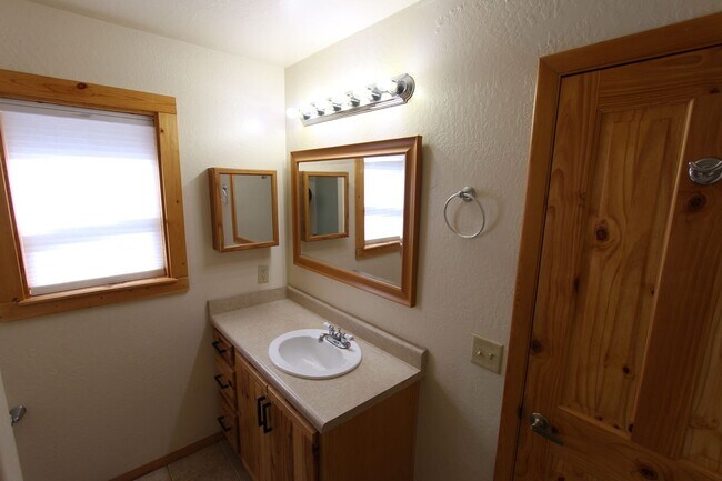 Building Photo - Peaceful Kachina Village Home | Backs National Forest + A/C