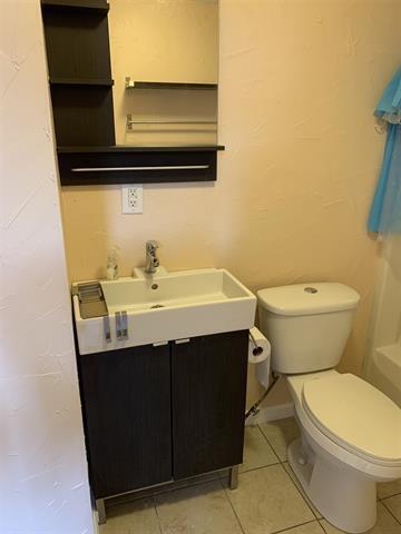 Building Photo - 828 Saratoga St