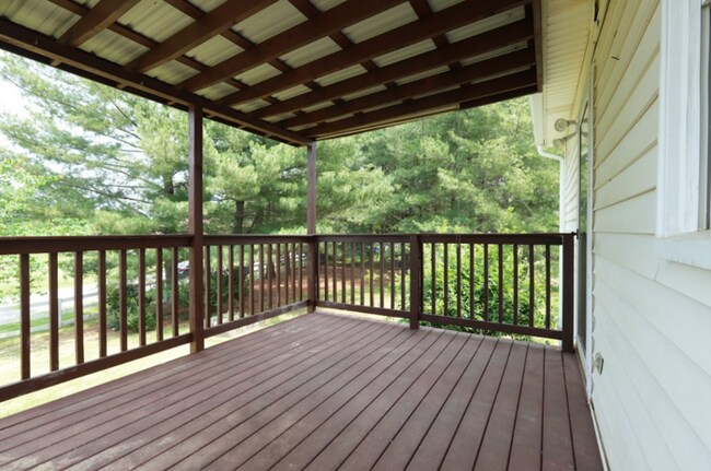 Building Photo - Charming 3-Bedroom, 2-Bathroom Home Perfec...
