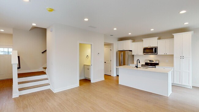 Building Photo - 995 Dailey Pl