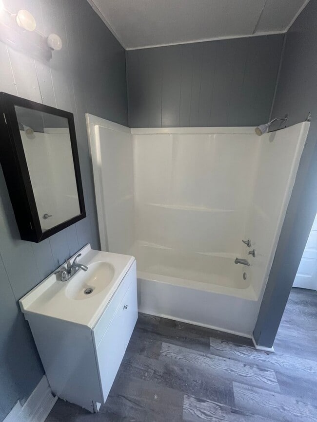Building Photo - Section 8 Accepted, Charming 4BR 2 BA Home...