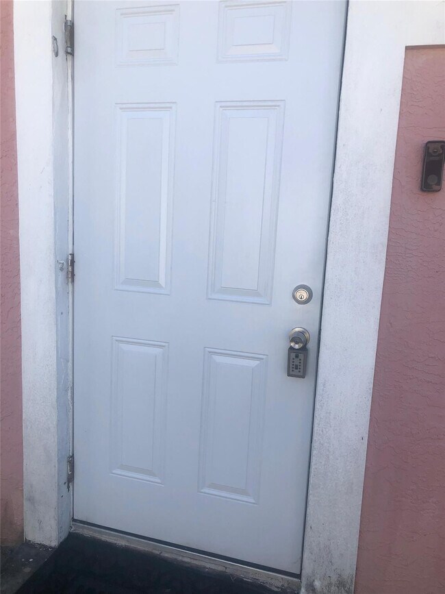 Building Photo - 17131 NW 32 Ct