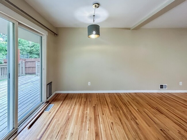 Building Photo - $0 DEPOSIT OPTION. CHARMING 3-BEDROOM HOME NEAR CHERRY CREEK TRAIL AND COOK PARK