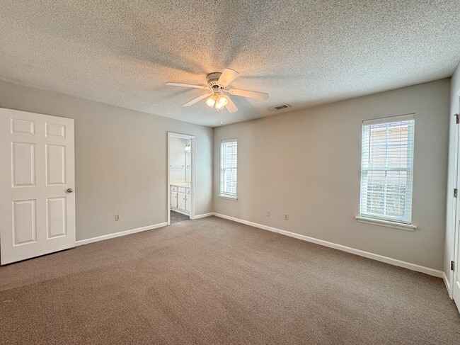 Building Photo - 8 Clayton Ln