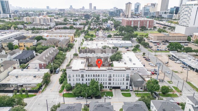 Building Photo - 2216 Chenevert St