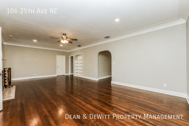 Building Photo - 106 25th Ave NE