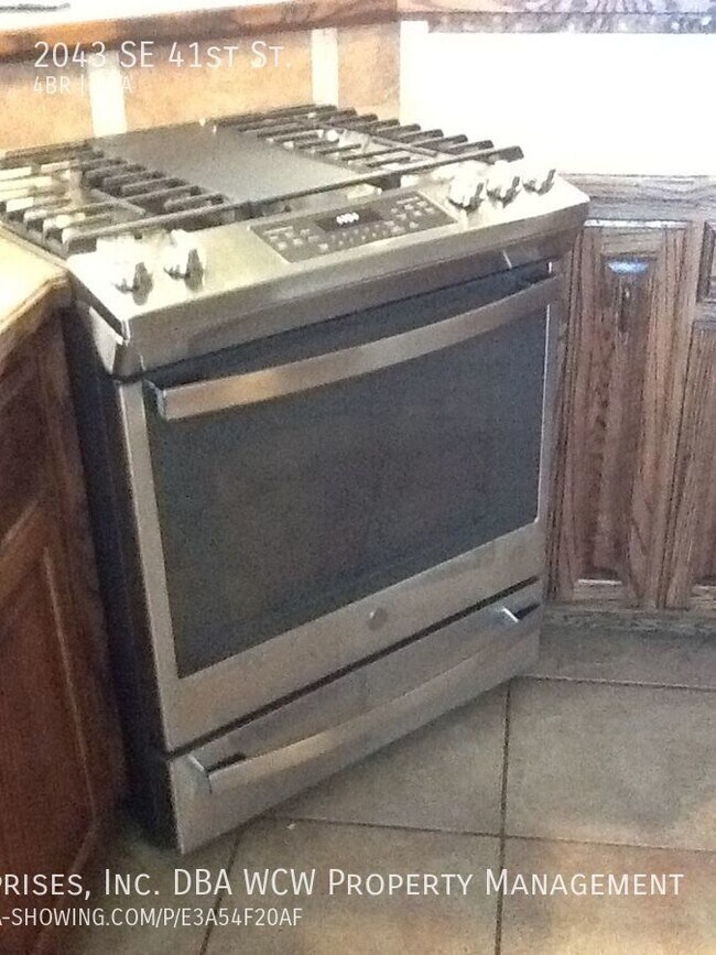 Building Photo - 2043 SE 41st St