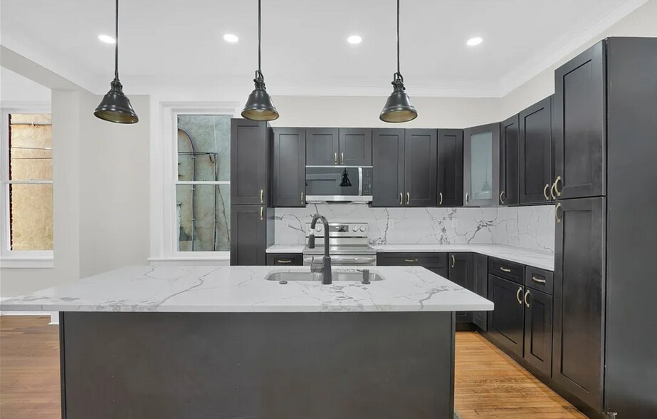 Building Photo - 507 W Washington St