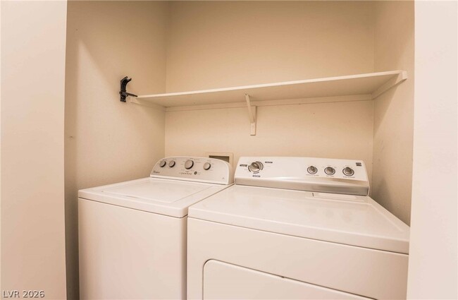 Building Photo - 7224 Pinon Crest Ct