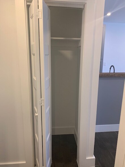 Building Photo - 126 S Market St