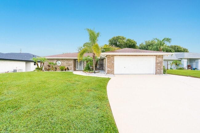 Building Photo - Executive Coastal Retreat | Four-Bedroom P...