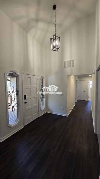 Building Photo - 5229 Rockbridge Dr