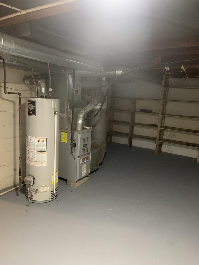 Building Photo - 999 Fairwood Ave