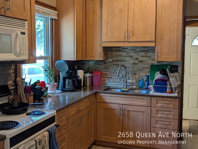 Building Photo - 2658 Queen Ave N