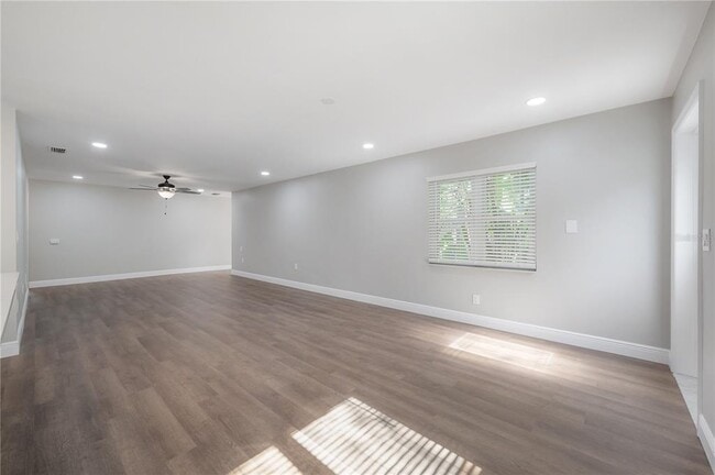 Building Photo - 6901 S Fitzgerald St