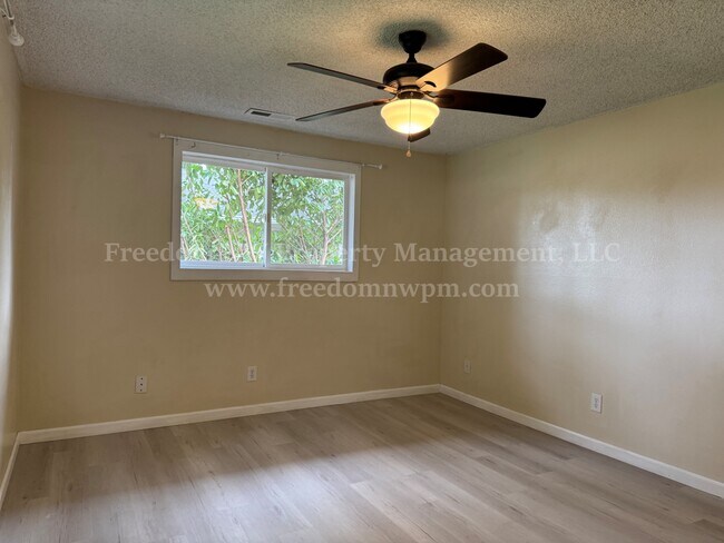 Building Photo - 4410 21st Ct SE