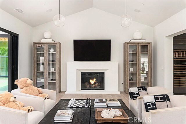 Building Photo - 12 Water Port