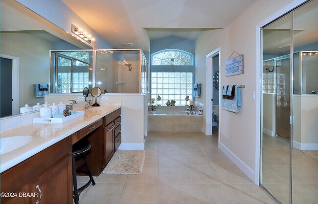 Building Photo - 1217 Harwick Ln