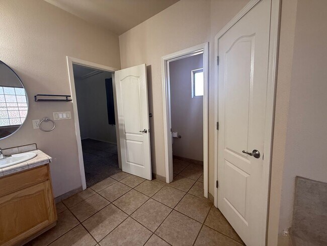 Building Photo - 917 Playa Azul St