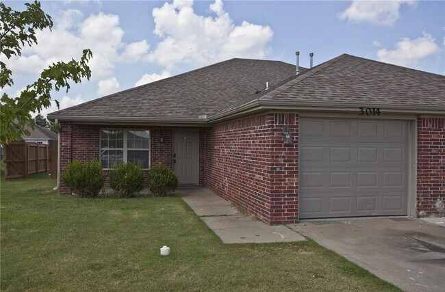 Primary Photo - 3014 S B St