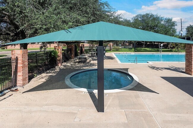 Building Photo - 3427 Shadowchase Dr