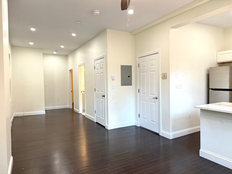 Building Photo - 47 Charter St