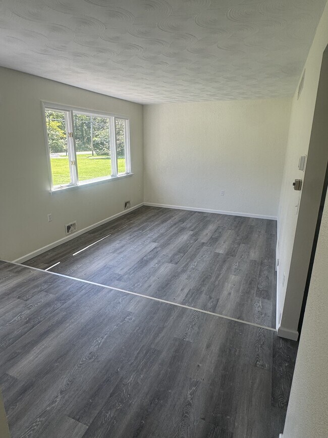Building Photo - 117 Hutchings Rd