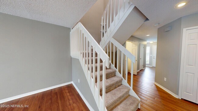 Building Photo - 322 Sunrise Cir