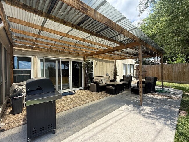 Building Photo - 2358 Binley Dr