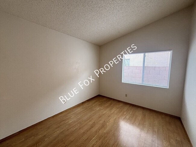 Building Photo - 9913 N Woodstone Trail