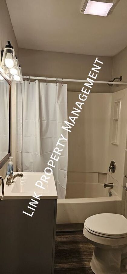 Building Photo - 2310 N Chamberlain Ave