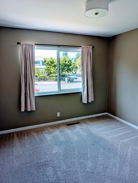 Building Photo - 22422 Walnut Cir S