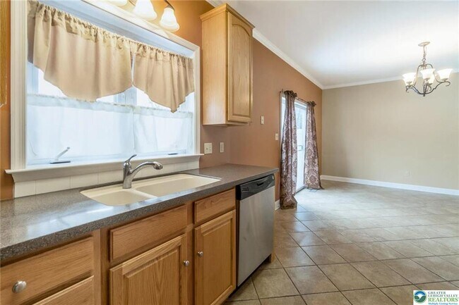 Building Photo - 537 Kemmerer Ln