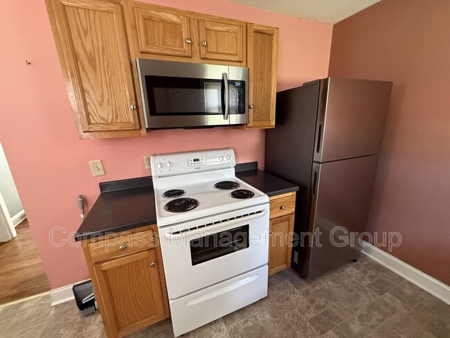 Building Photo - 3300 Miami St